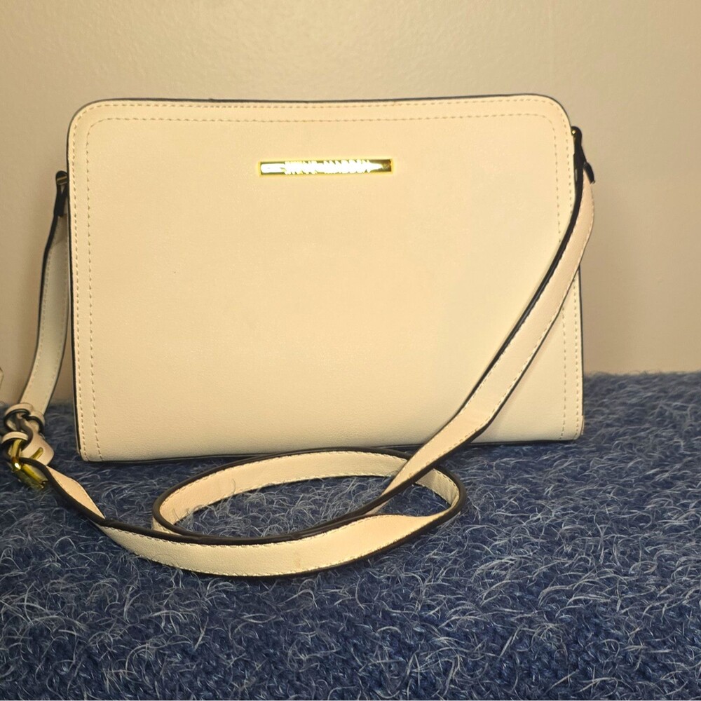 Steve Madden White Crossbody Bag Zip Closure Gold Hardware Detachable Strap